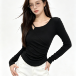 Áo dài tay nữ cổ chéo cut-out ôm dáng màu đen – ảnh chính Sweet Fable