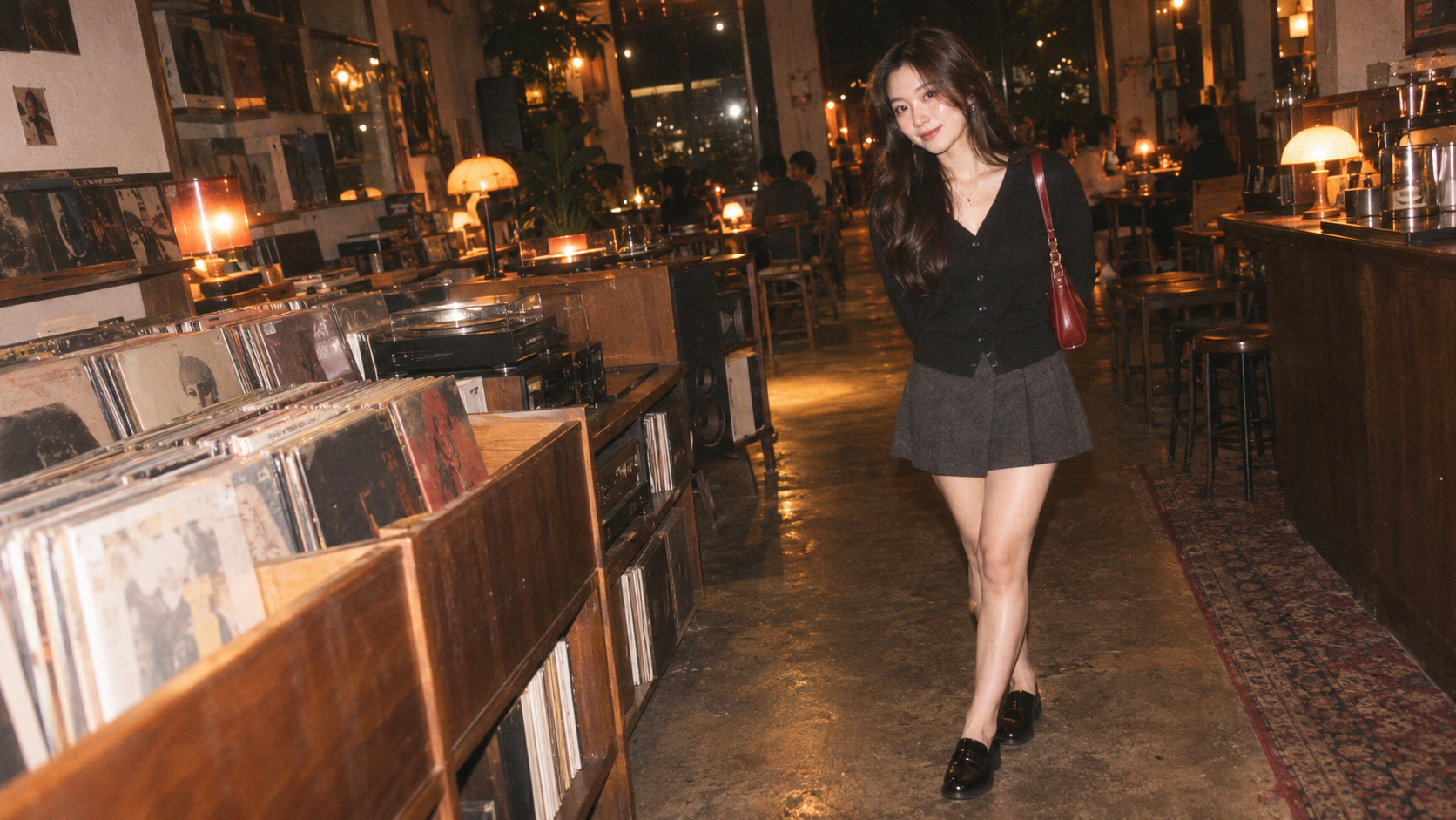 Cardigan đen, váy chữ A xám, loafer và túi đỏ tại quán cà phê buổi tối
