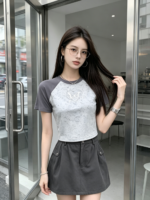 Áo thun nữ cổ tròn tay ngắn raglan dáng ngắn in bướm – ảnh 3 Sweet Fable