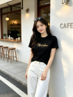 Áo thun nữ cổ tròn tay ngắn in chữ viết tay – Đen