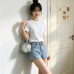 Áo thun nữ cổ tròn tay ngắn in chữ nhỏ sau lưng – ảnh 1 Sweet Fable