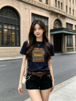 Áo thun nữ cổ tròn tay ngắn in chữ phong cách vintage – Xanh navy