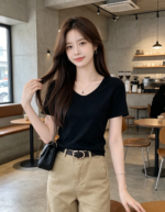 Áo thun nữ cổ V tay ngắn trơn – ảnh 4 Sweet Fable