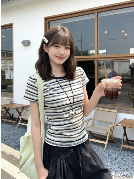 Áo thun nữ cổ tròn tay ngắn kẻ ngang xanh navy – ảnh 2 Sweet Fable