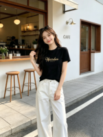 Áo thun nữ cổ tròn tay ngắn in chữ viết tay – ảnh 4 Sweet Fable