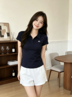 Áo polo nữ tay ngắn ôm dáng có chữ nhỏ ở ngực – ảnh 5 Sweet Fable