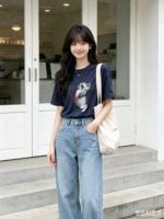 Áo thun nữ cổ tròn tay ngắn in hình mèo – Xanh navy