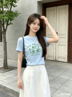 Áo thun nữ cổ tròn tay ngắn in cây dừa Sol Malaga – ảnh 5 Sweet Fable