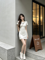 Đầm nữ cổ tròn tay ngắn dáng ôm in chữ – ảnh 4 Sweet Fable